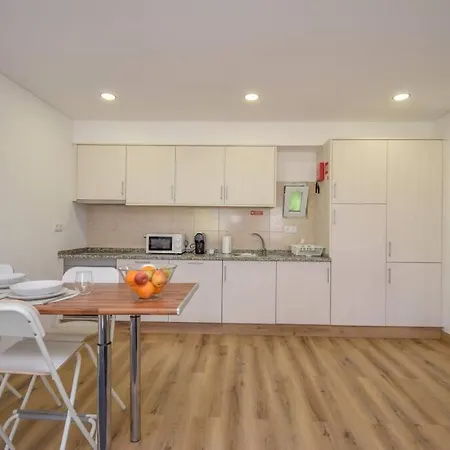 Ensolarado Com Terraco - 10 Minutos Da Apartmán Parede